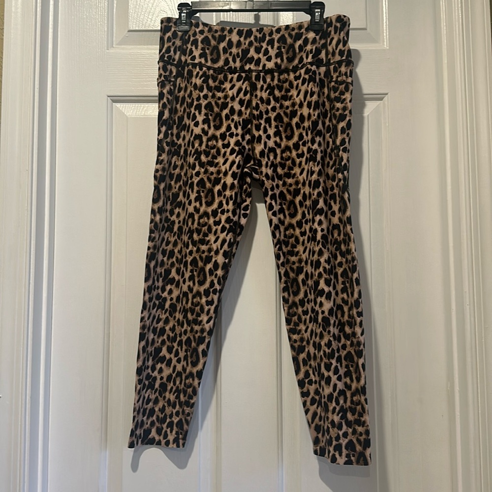 Leopard workout capri leggings - XL